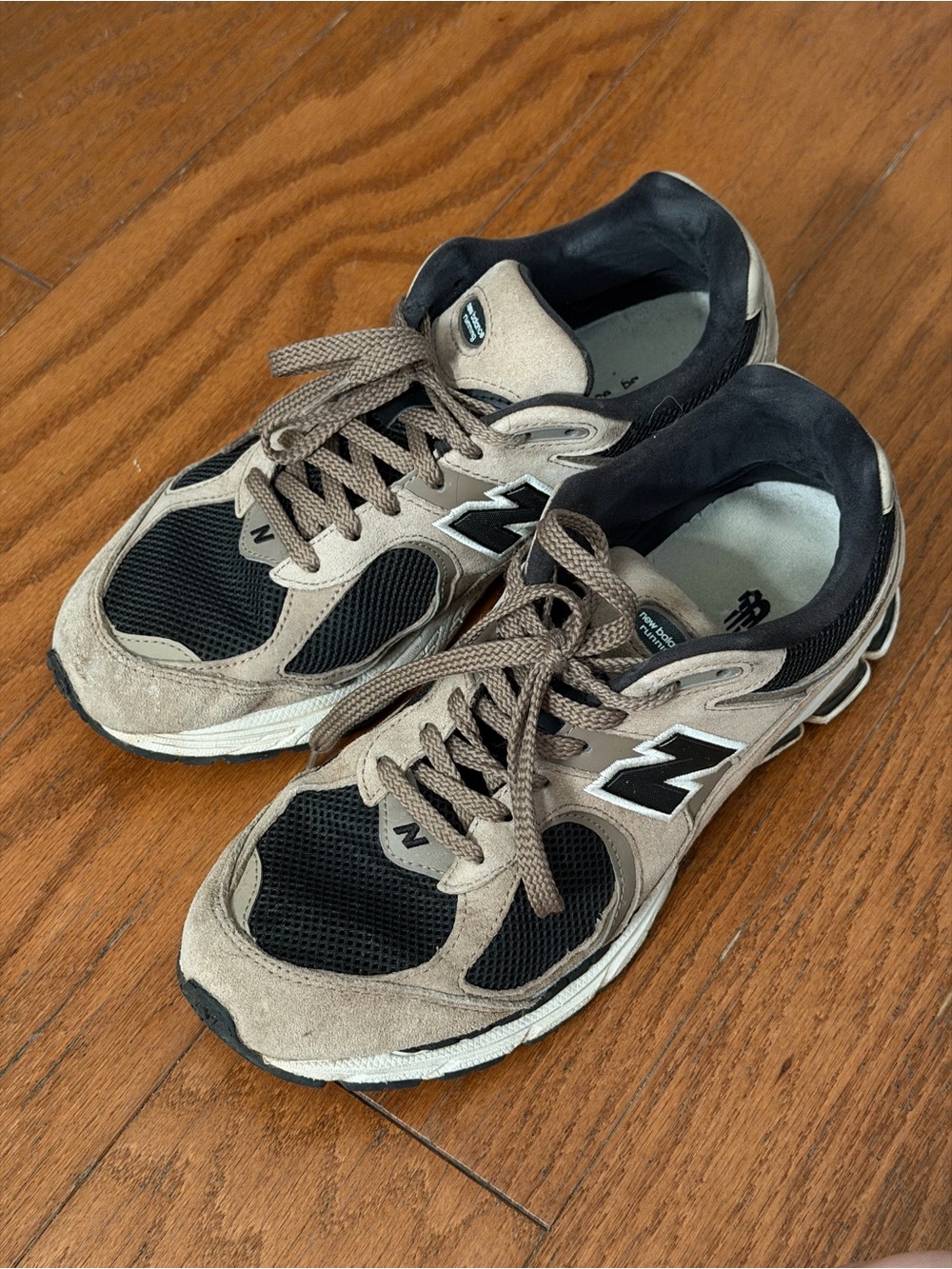 New Balance Men's Taupe and Black Athletic Sneakers